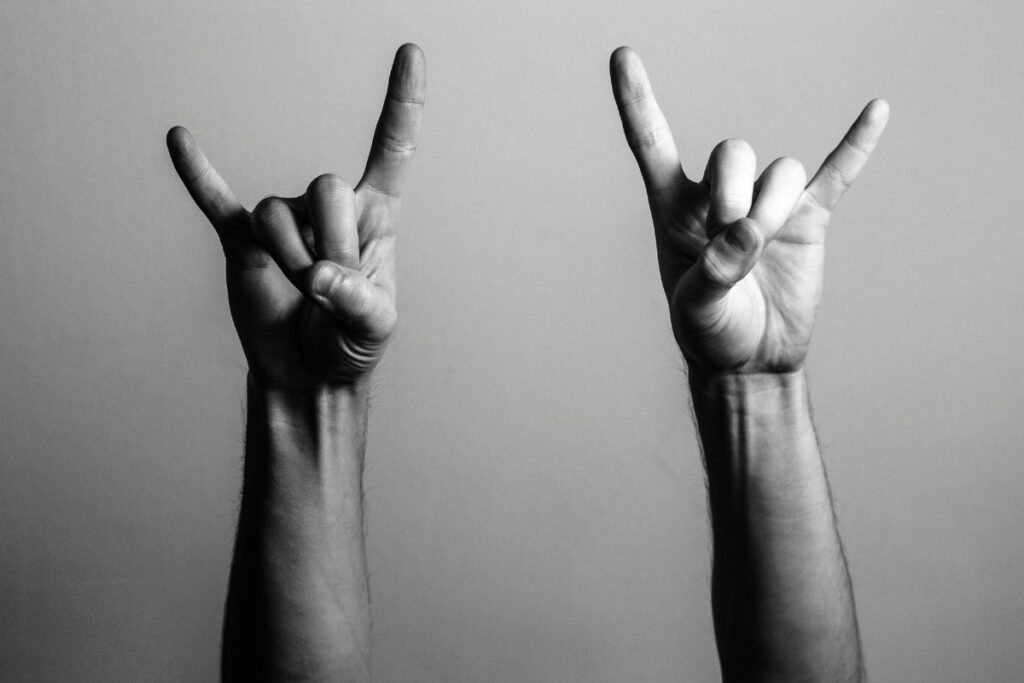 Viva a Energia do Hard Rock e Glam Metal com as Playlists "Hard Rock Classics" e "Glam Metal 80s"